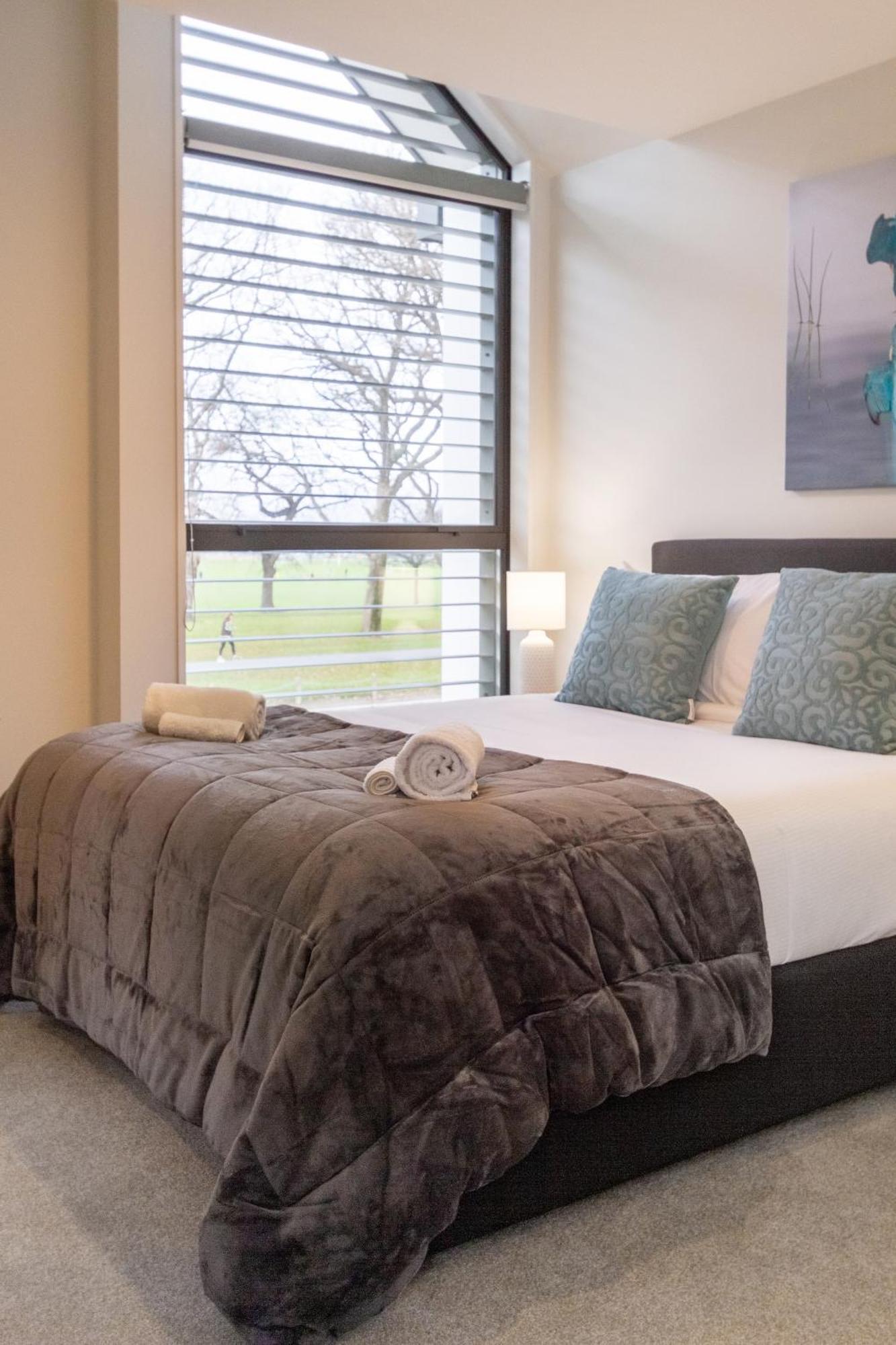 크라이스트처치 Modern 2 Bed 2 Bath Opposite Hagley Park 아파트 외부 사진